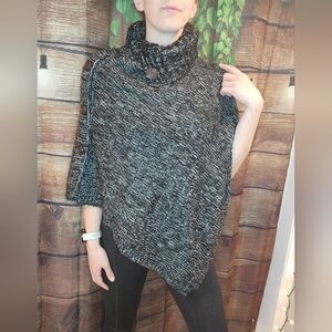 Women's Black and Gray Sweater